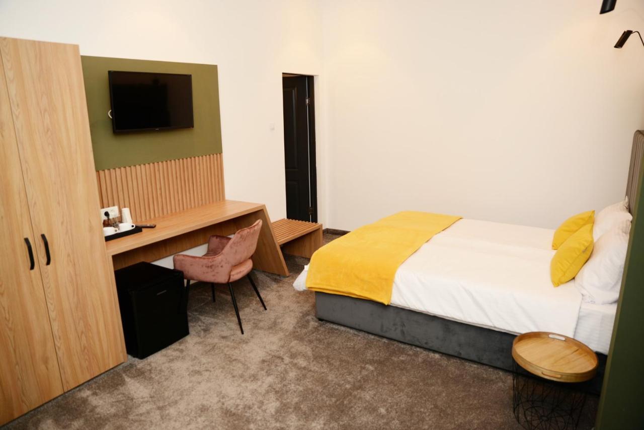 Victoria Rooms Oradea Buitenkant foto