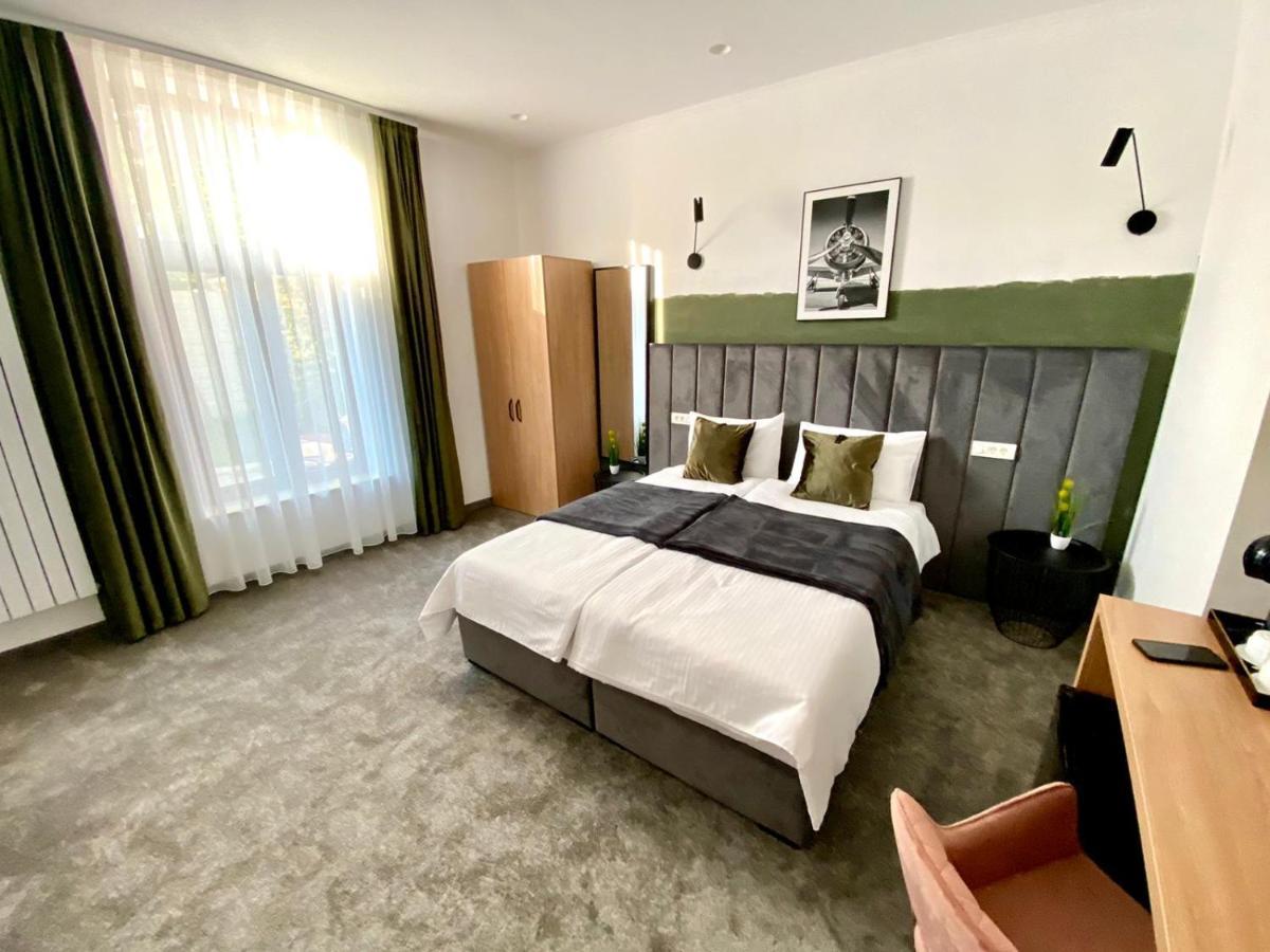 Victoria Rooms Oradea Buitenkant foto