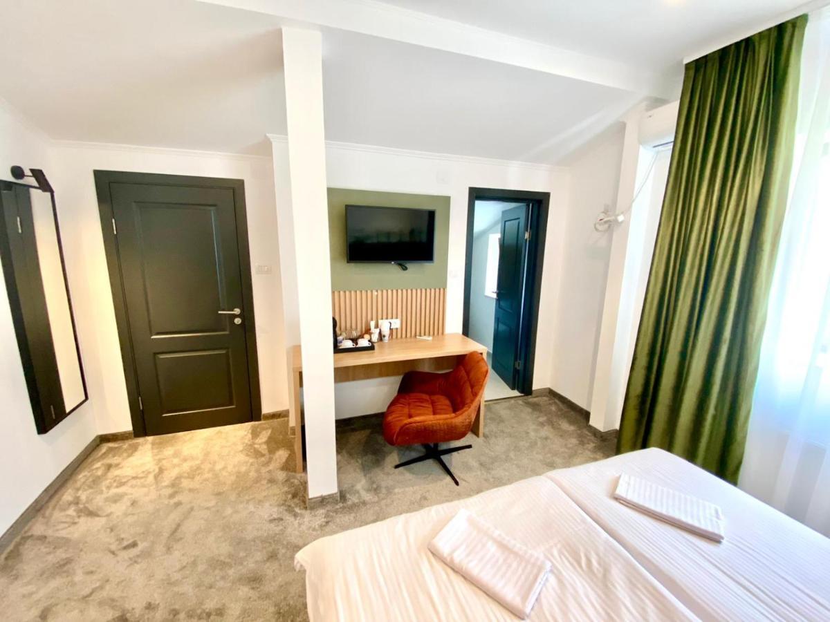 Victoria Rooms Oradea Buitenkant foto