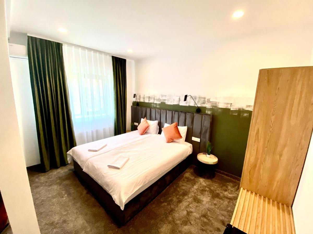 Victoria Rooms Oradea Buitenkant foto