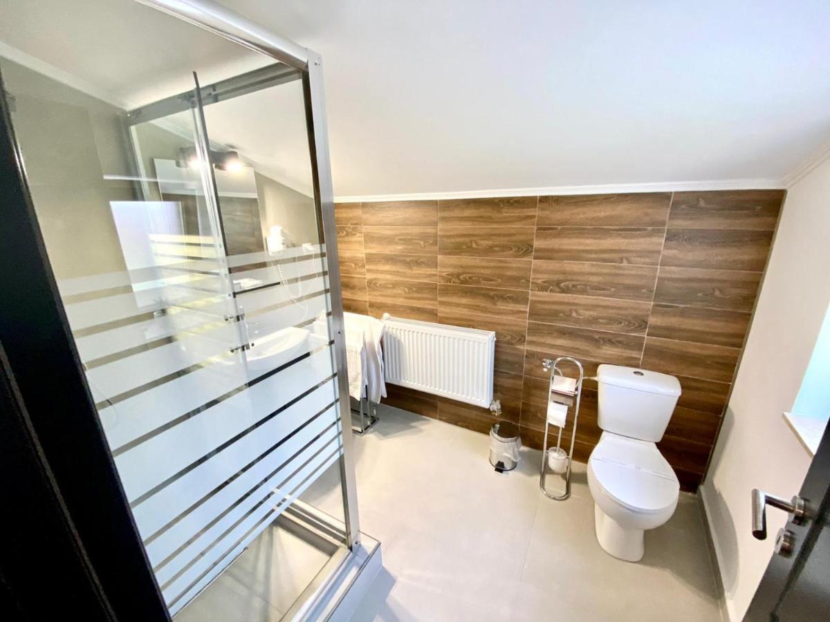 Victoria Rooms Oradea Buitenkant foto