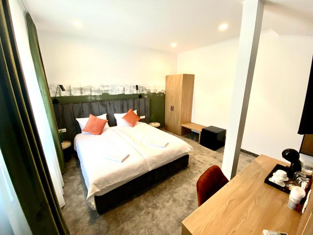 Victoria Rooms Oradea Buitenkant foto