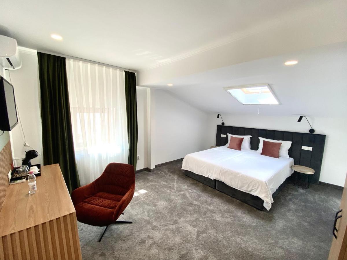 Victoria Rooms Oradea Buitenkant foto