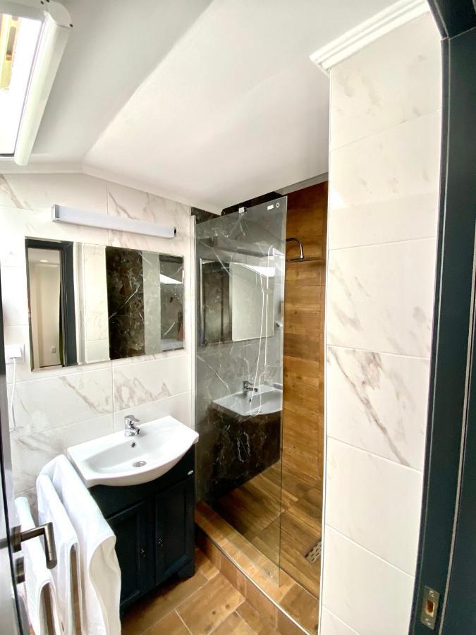 Victoria Rooms Oradea Buitenkant foto
