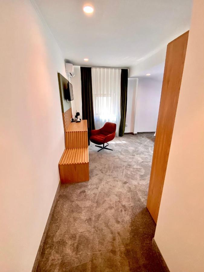 Victoria Rooms Oradea Buitenkant foto