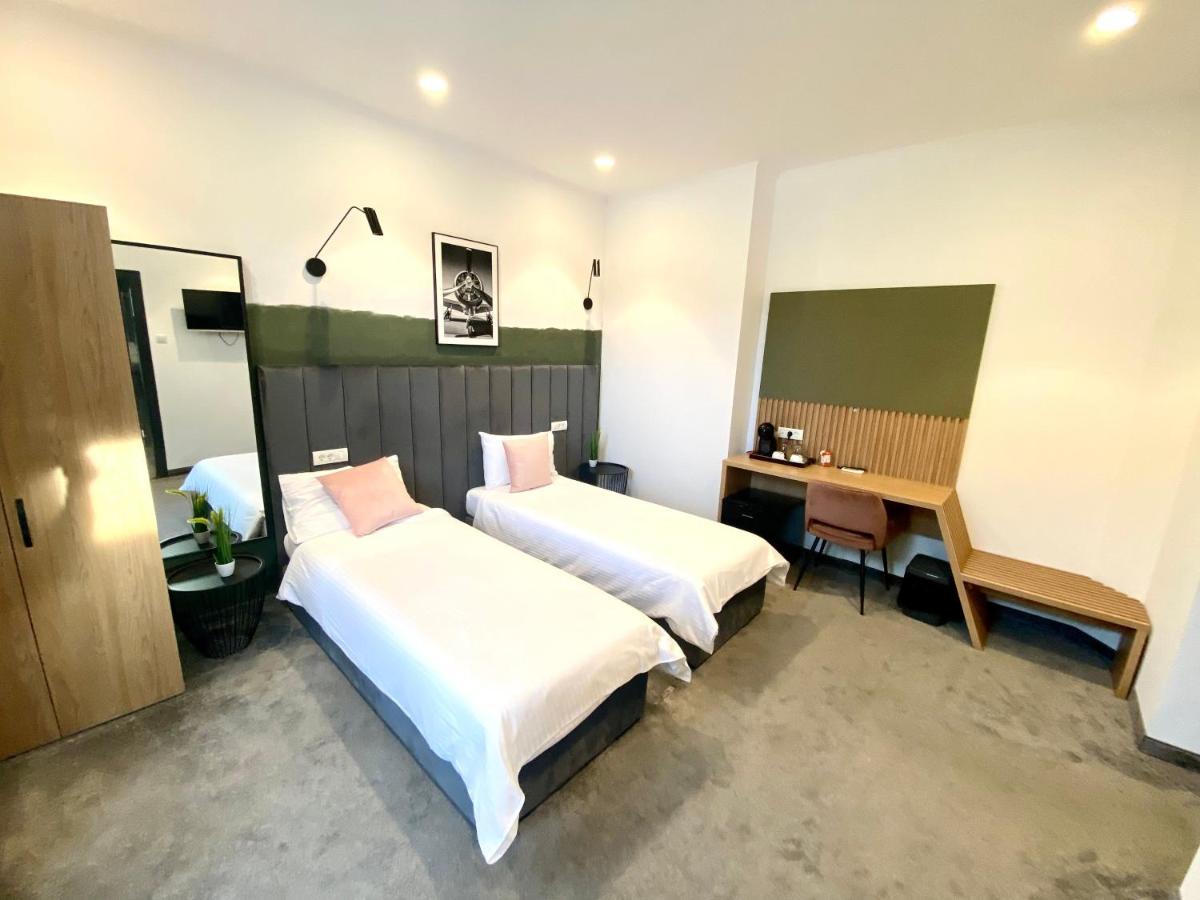 Victoria Rooms Oradea Buitenkant foto