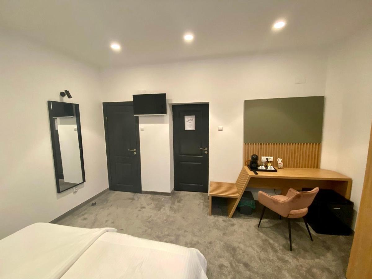Victoria Rooms Oradea Buitenkant foto