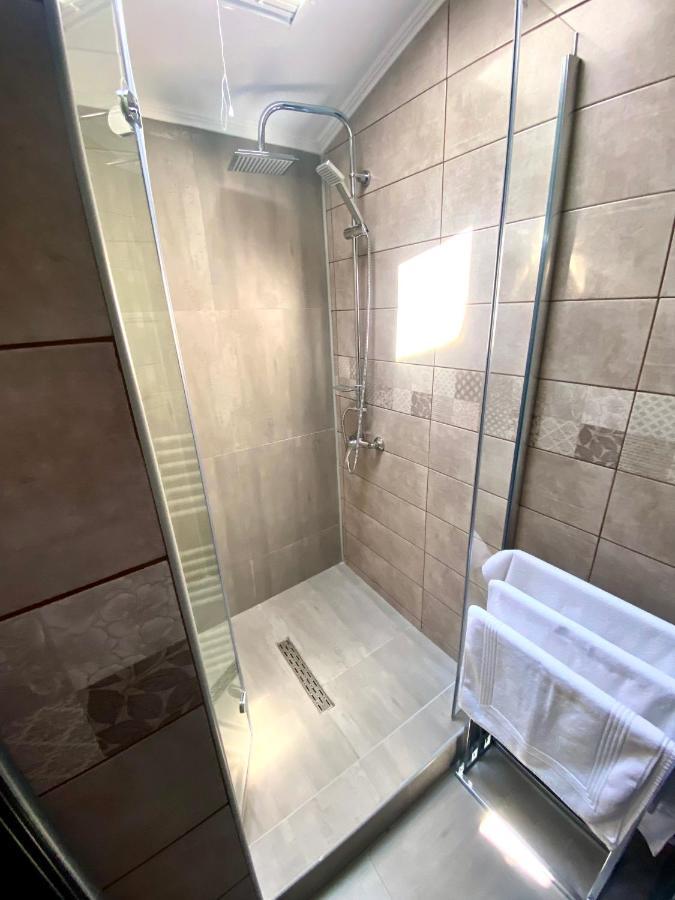 Victoria Rooms Oradea Buitenkant foto