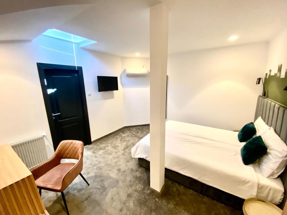 Victoria Rooms Oradea Buitenkant foto