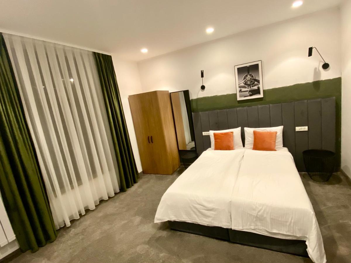 Victoria Rooms Oradea Buitenkant foto
