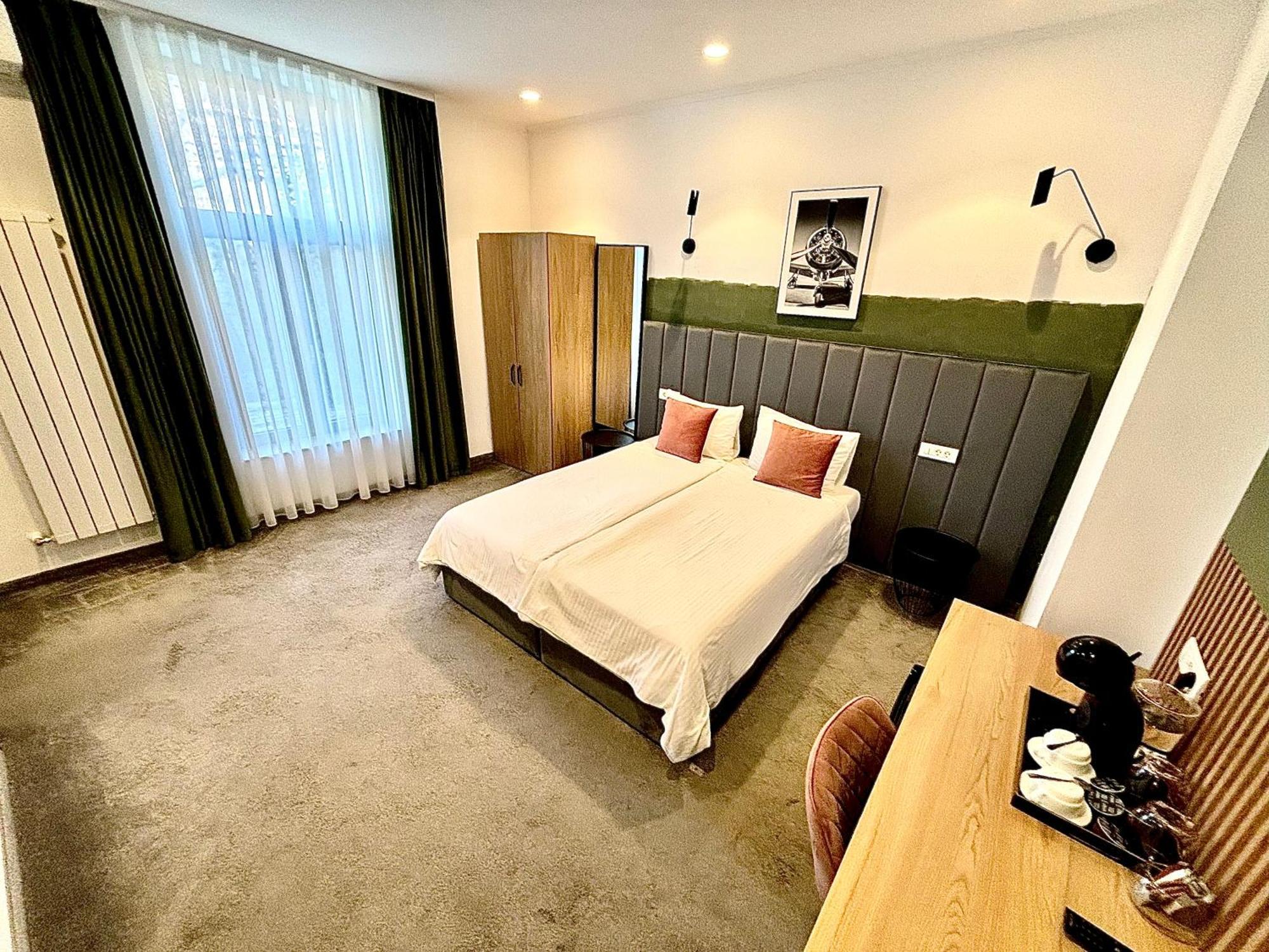 Victoria Rooms Oradea Buitenkant foto